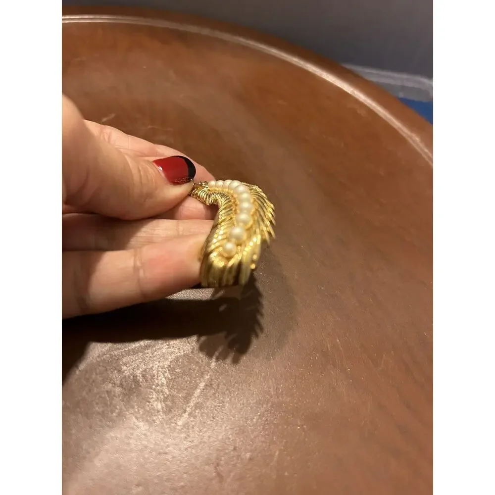Vintage Gold‎ Tone Feather Brooch Pin with Faux Pearls